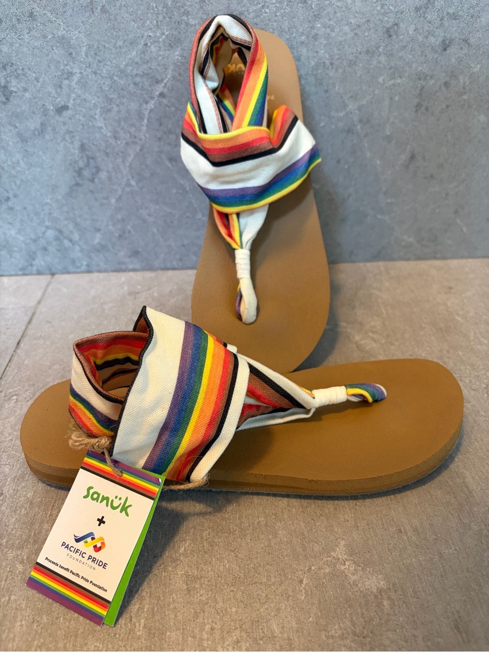 Eye-catching and comfortable summer sandals